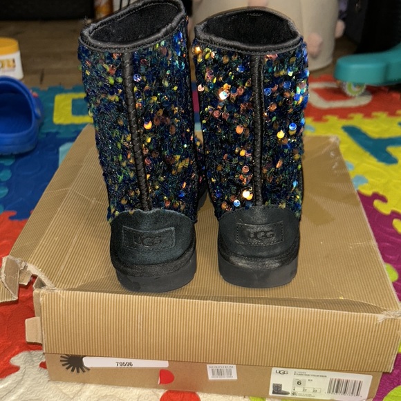 Sparkling blue UGGS - Picture 3 of 4